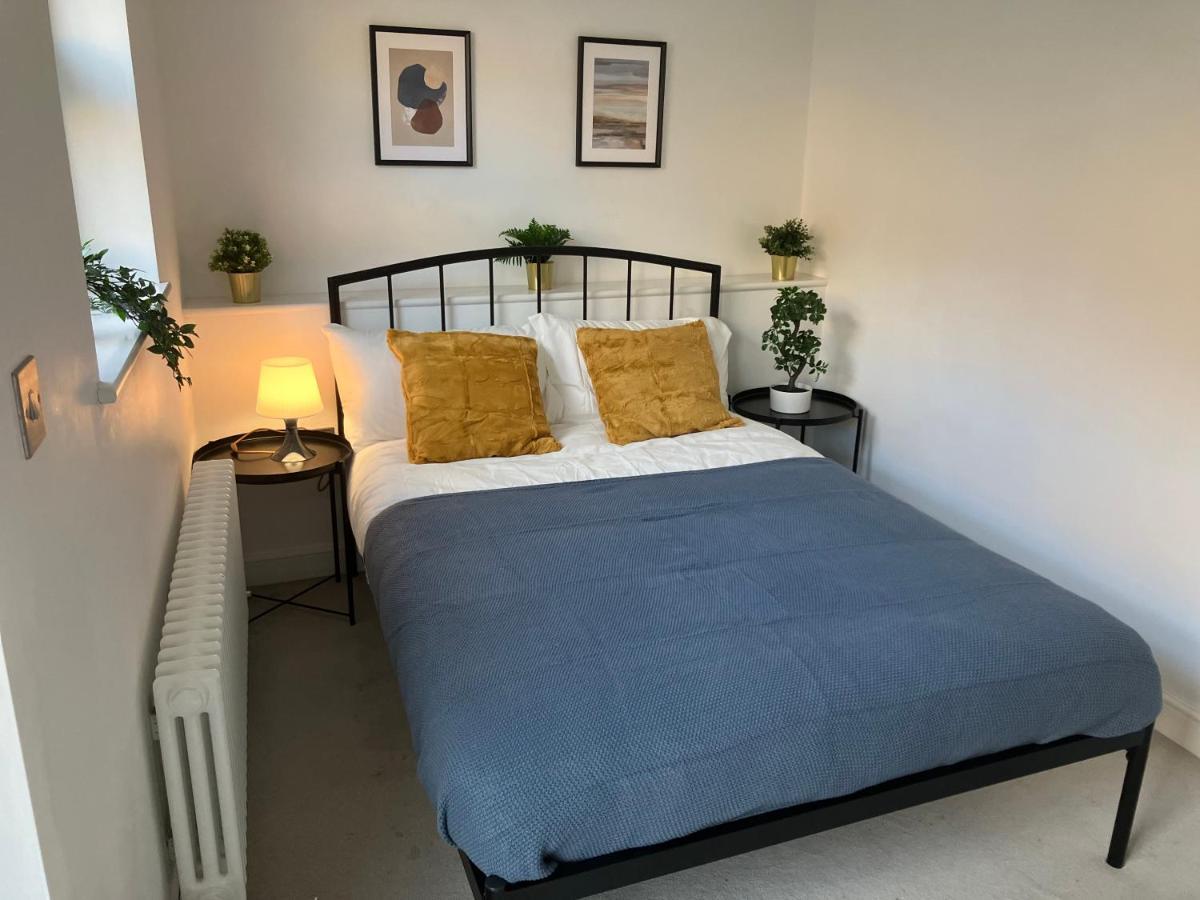 Magnificent Refurbished 1 Bed Flat Few Steps To High St ! - 4 East House Apartment Epsom Exterior photo