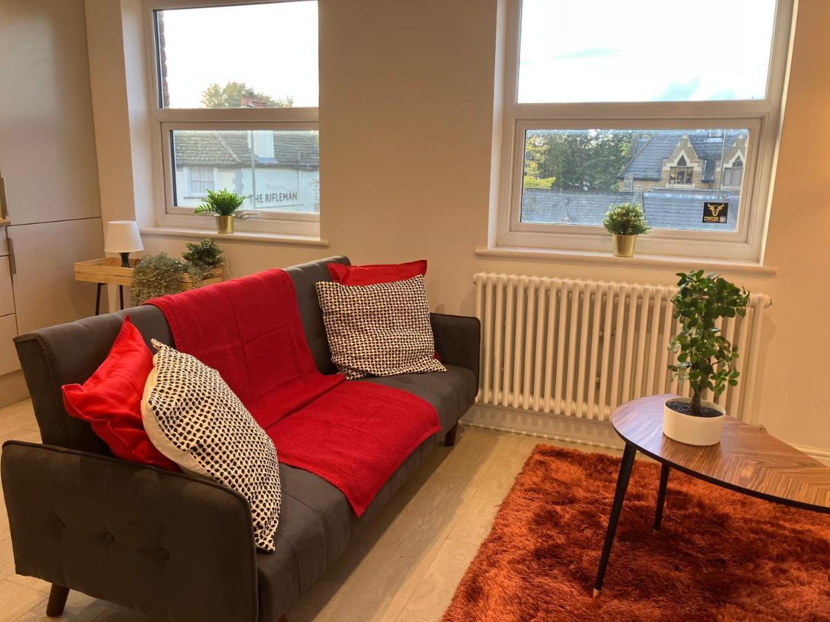 Magnificent Refurbished 1 Bed Flat Few Steps To High St ! - 4 East House Apartment Epsom Exterior photo