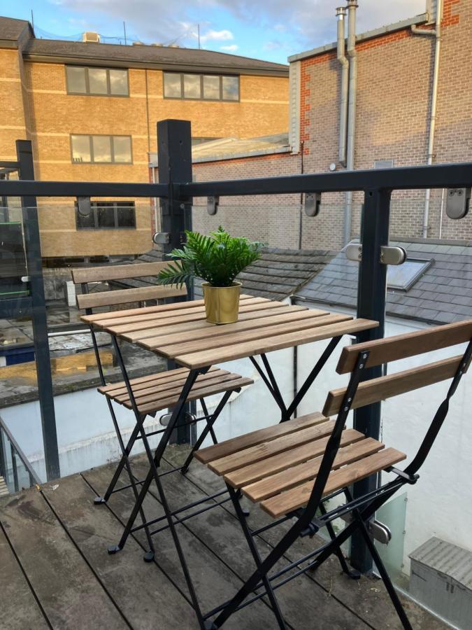 Magnificent Refurbished 1 Bed Flat Few Steps To High St ! - 4 East House Apartment Epsom Exterior photo